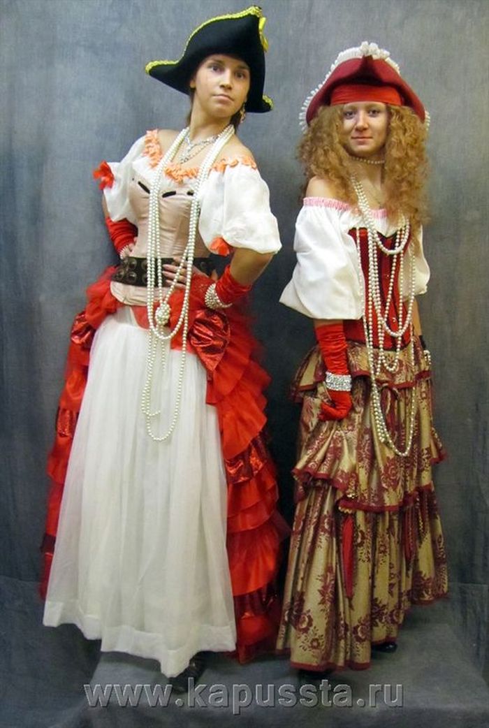 Яркие пиратские женские костюмы